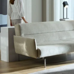 Innovation Living Jillis-vuodesohva käsinojilla