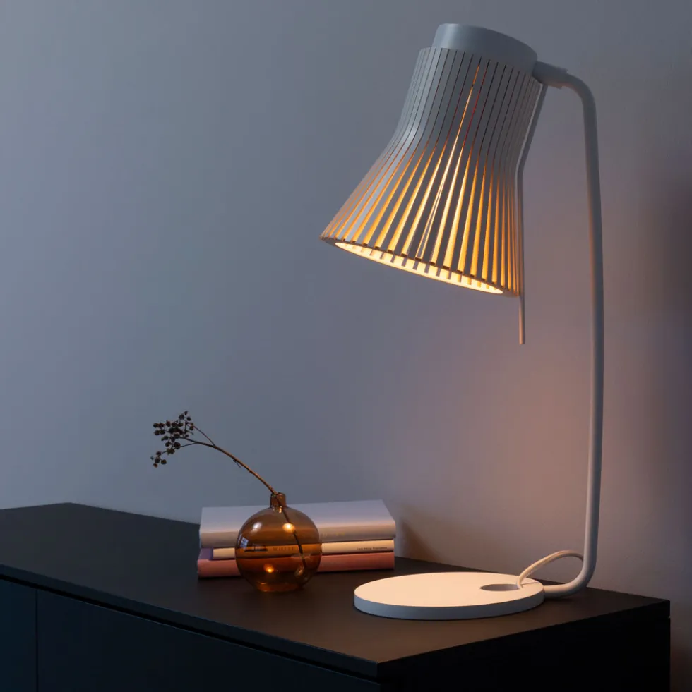 Secto Design Petite 4620 -pöytävalaisin