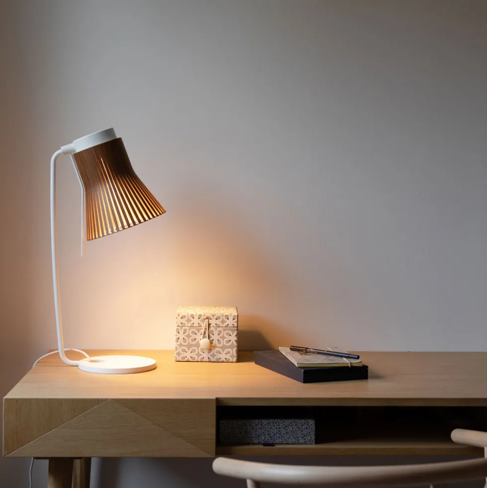 Secto Design Petite 4620 -pöytävalaisin